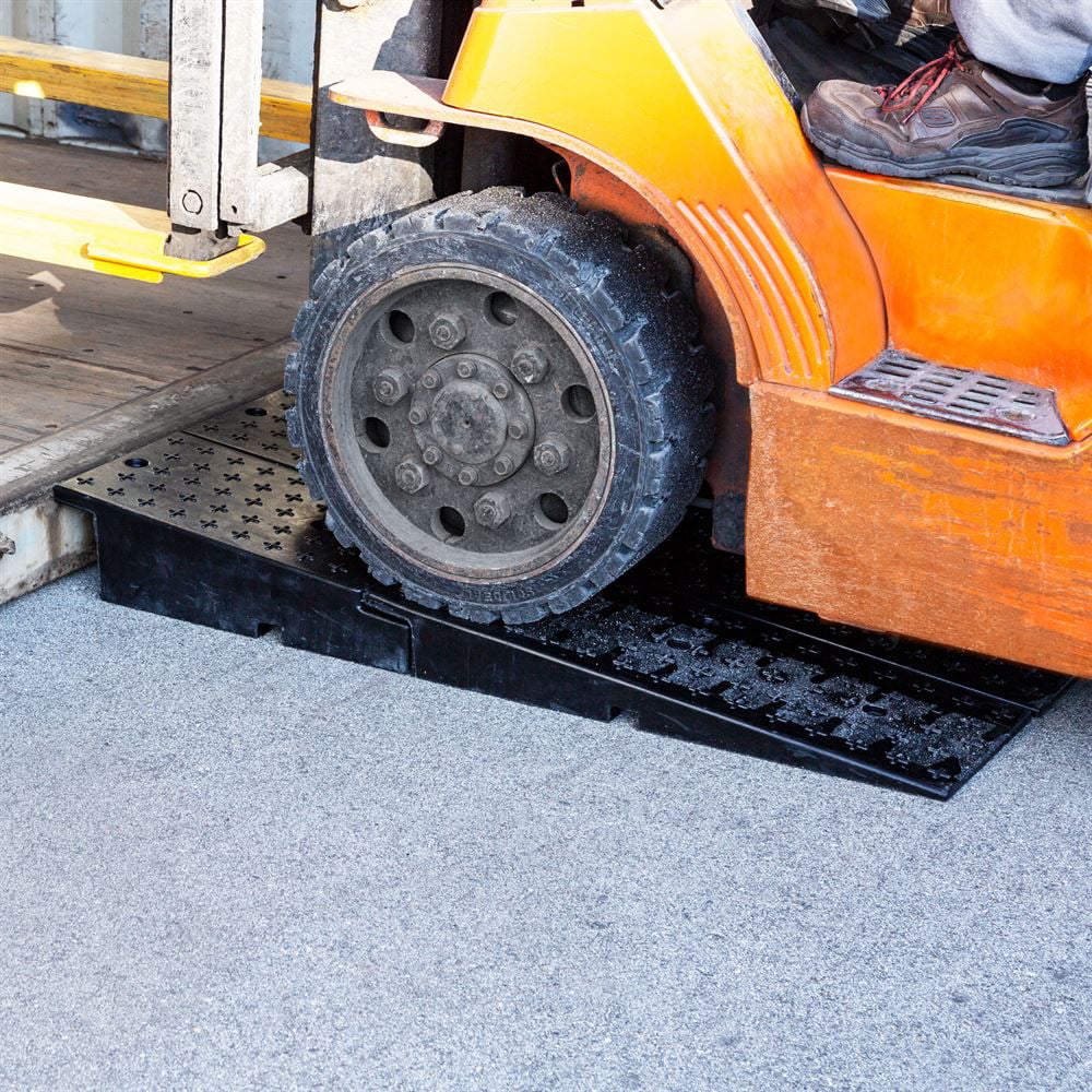 Guardian 20CR44911 Rubber Full-Width Wedge Shipping Container Ramps - 49" x 44"